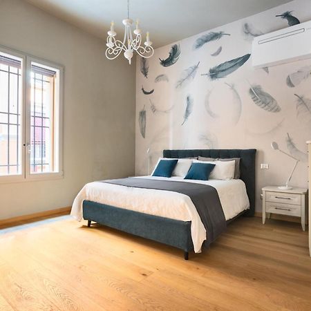 Central And Comfy Apartment Free Netflix And Disney Plus بولونيا المظهر الخارجي الصورة