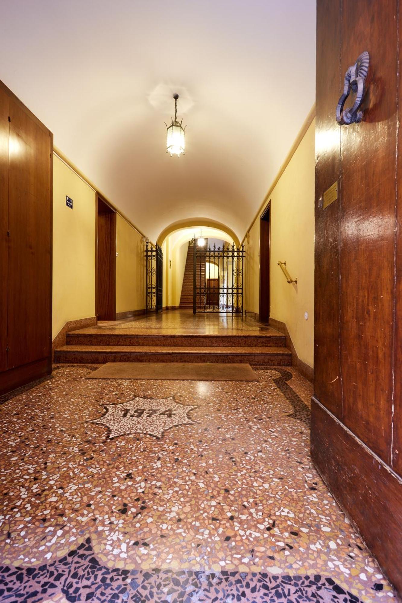 Central And Comfy Apartment Free Netflix And Disney Plus بولونيا المظهر الخارجي الصورة